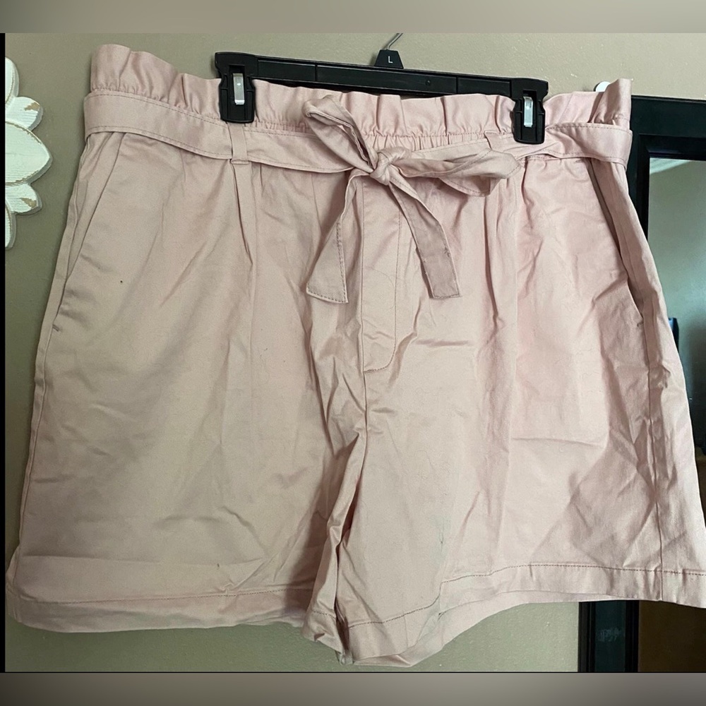 a.n.a. Paperbag Shorts
